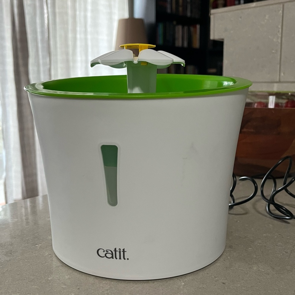 Catit White and Green Pet Water Fountain
